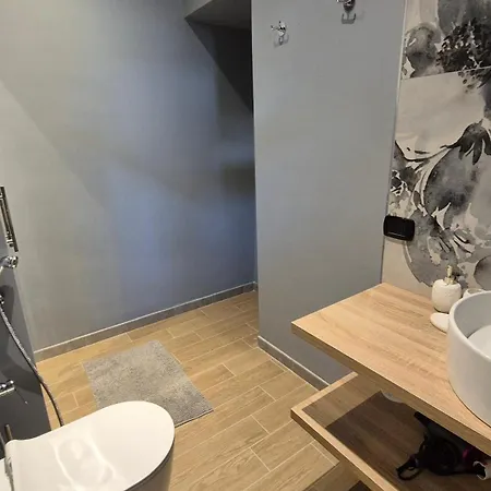 Apartment 15